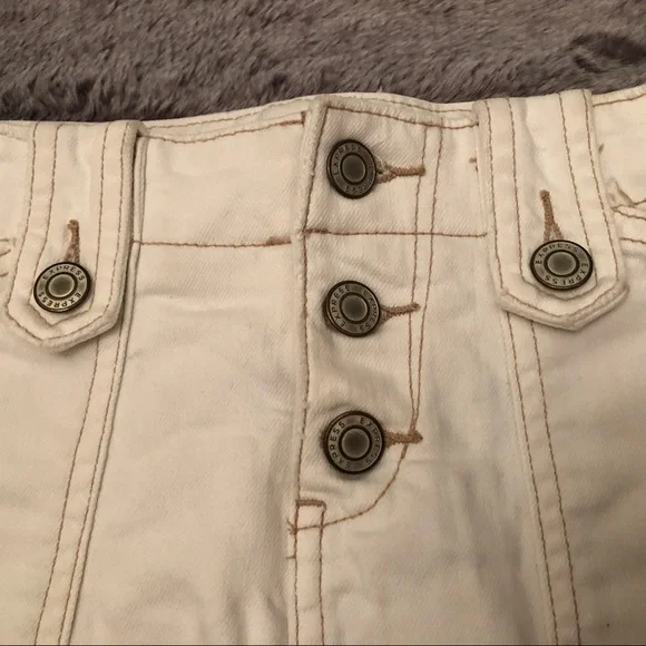 Express white denim mini skirt w/ buttons 5/6 - Picture 7 of 9